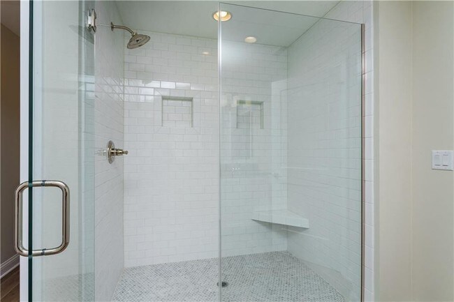 Building Photo - 403 NW Reinhart Dr