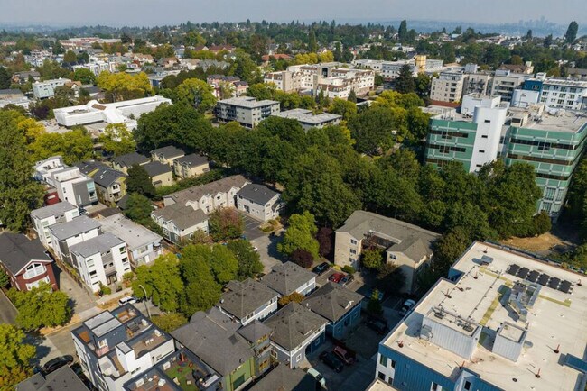 Building Photo - 2025 South Main St