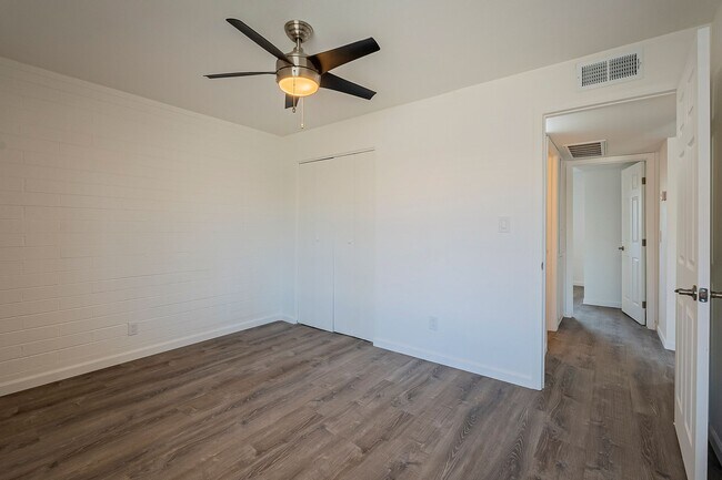 Building Photo - Fully remodeled Casita style apartment hom...