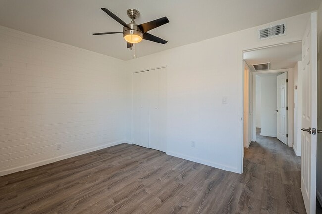 Building Photo - Renovated open floorplan