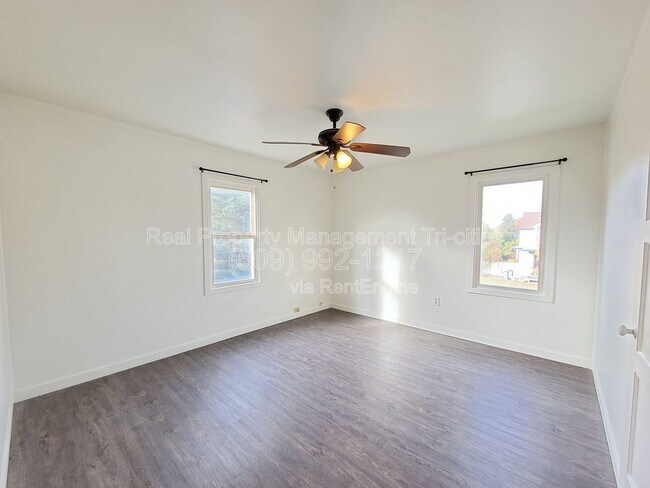 Building Photo - 87 Symons St