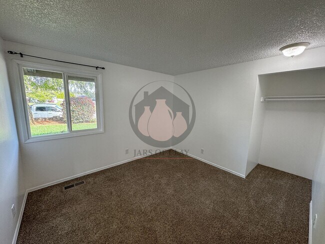 Building Photo - Adorable South Salem Home-Coming Available...