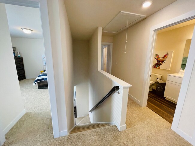 Building Photo - Cardinal | 4 Bed 2.5 Bath | Garage | 1895 sf
