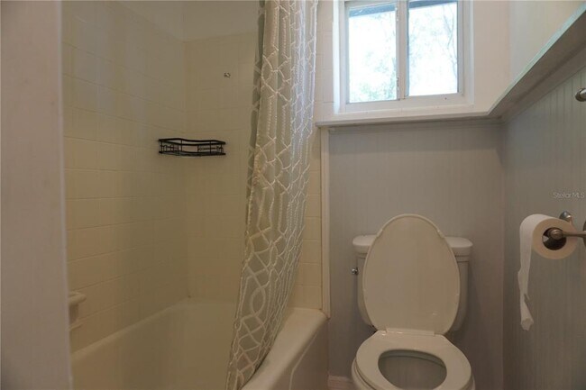 Building Photo - 401 Palm Springs Dr