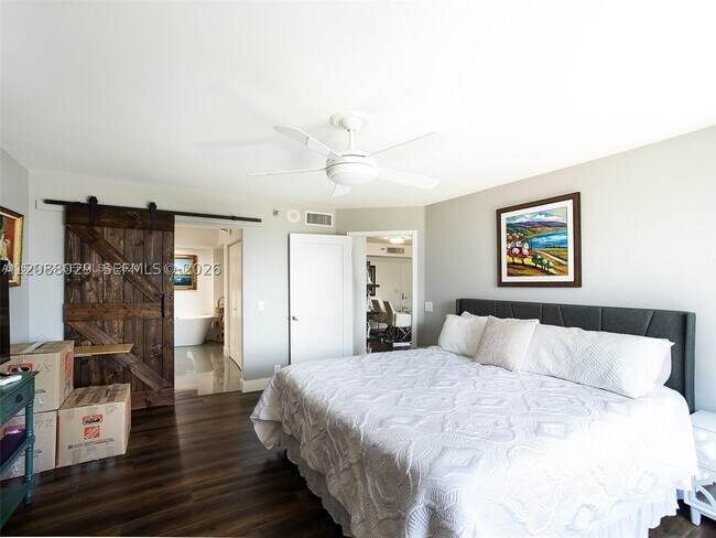 Building Photo - 3500 Mystic Pointe Dr