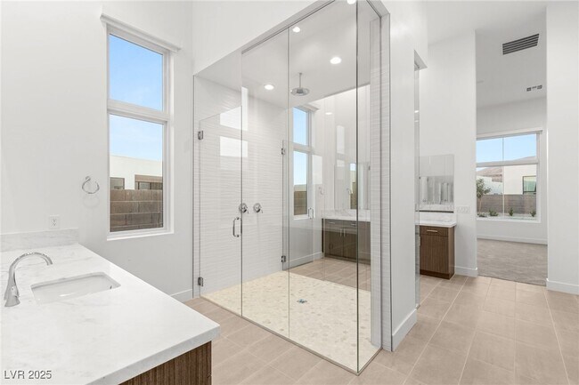 Building Photo - 10793 Vista Altura Ave