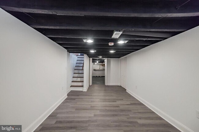 Building Photo - 1845 S Sartain St