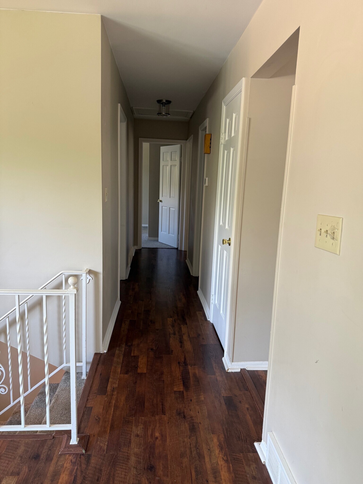 Building Photo - 906 Willcliff Dr