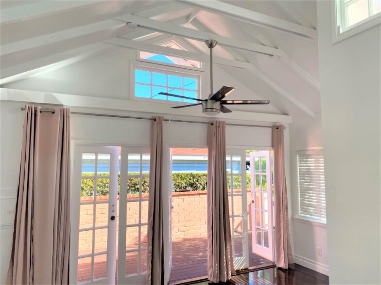 Building Photo - 273 Lower Cliff Dr