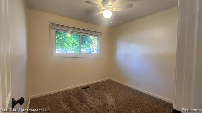 Building Photo - 6555 Manson Dr