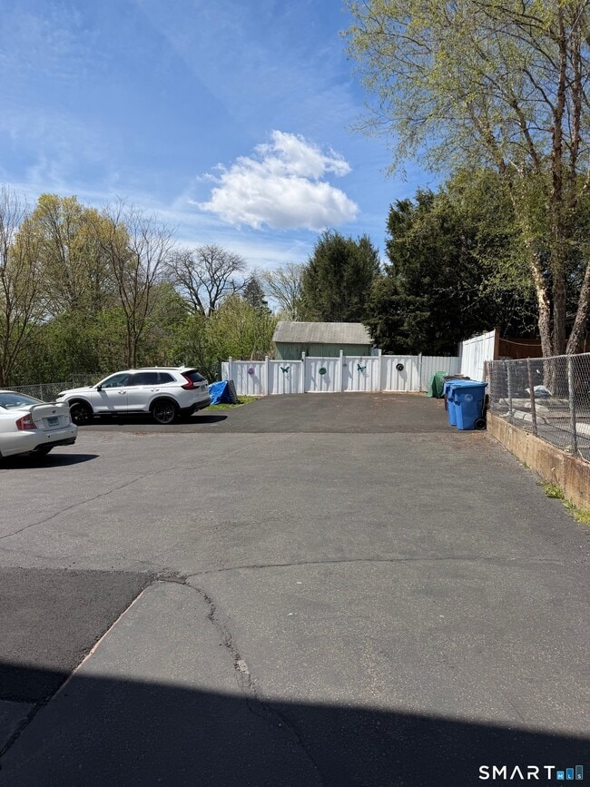 Building Photo - 60 Booth St