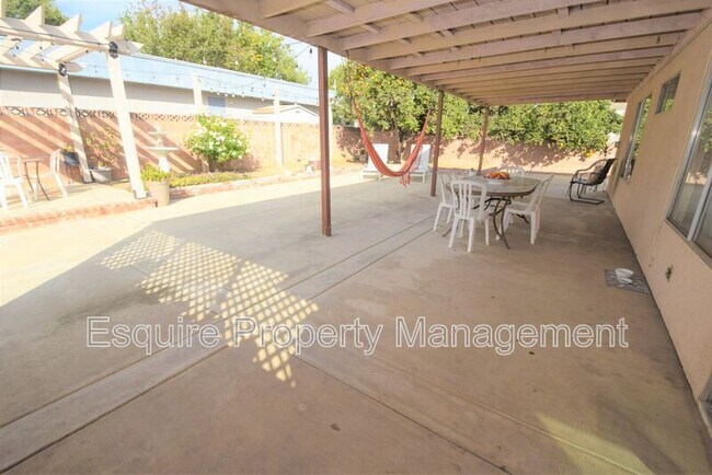 Building Photo - 6801 Dove St