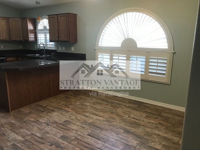 Building Photo - 42006 W Anne Ln