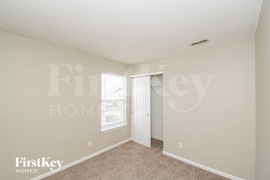 Building Photo - 6616 Kinnerton Dr