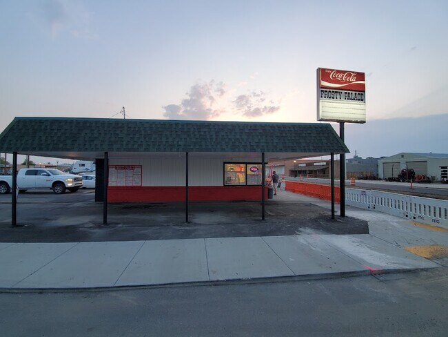 Building Photo - 209 E Montana Ave