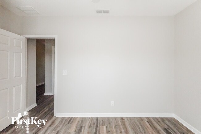 Building Photo - 644 Black Eagle Dr