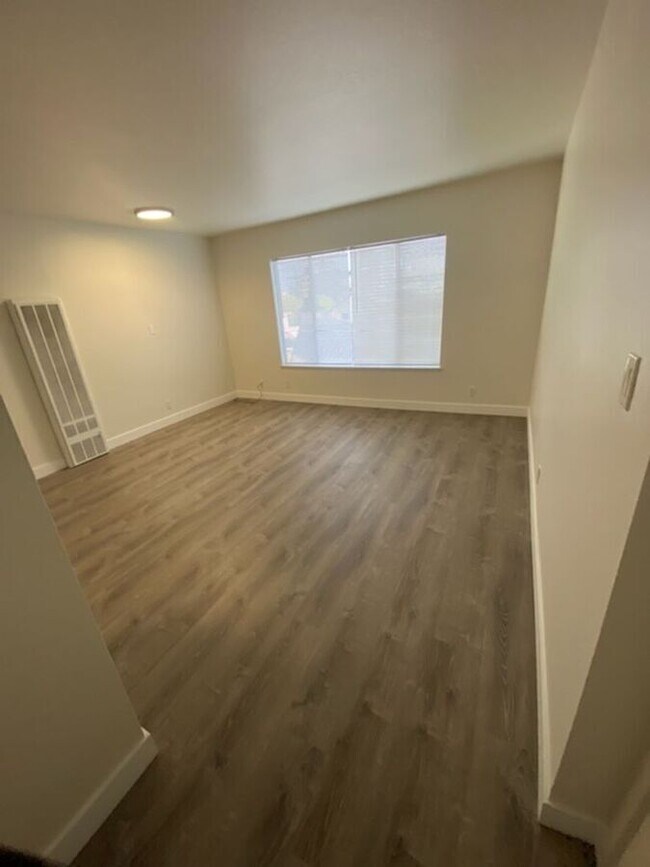 Building Photo - 2315 Parker St