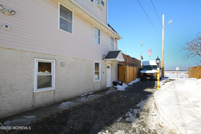 Building Photo - 60 Matthew St