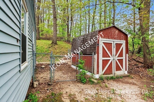 Building Photo - 2420 Upper Riverview Dr