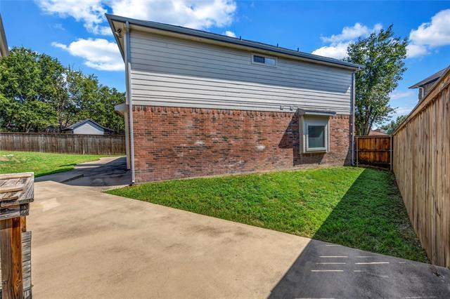 Building Photo - 900 Doral Cir