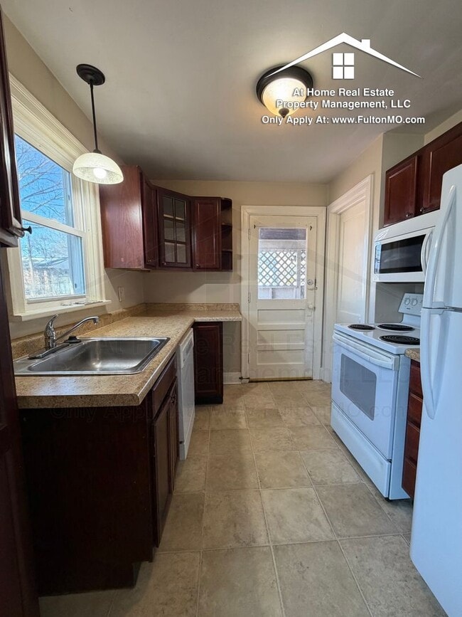 Building Photo - 707 Hollyhock Dr