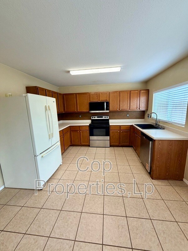 Building Photo - 25526 Gold Yarrow