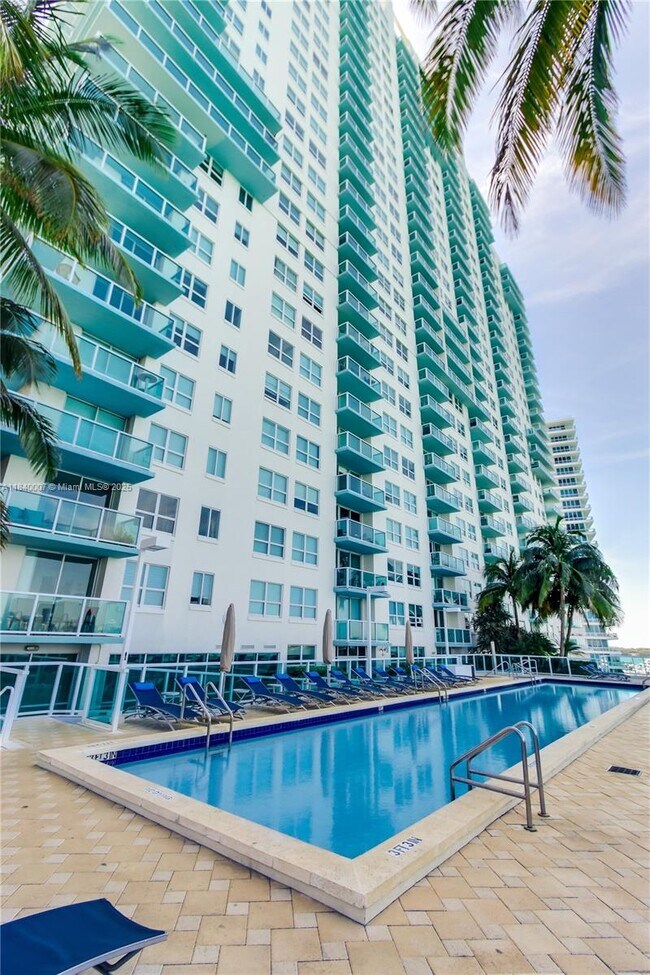Building Photo - 650 West Ave