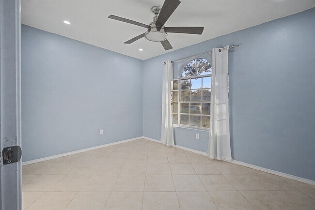 Building Photo - 10307 Dancer Dr