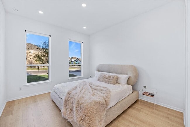 Building Photo - 1953 Varese Path