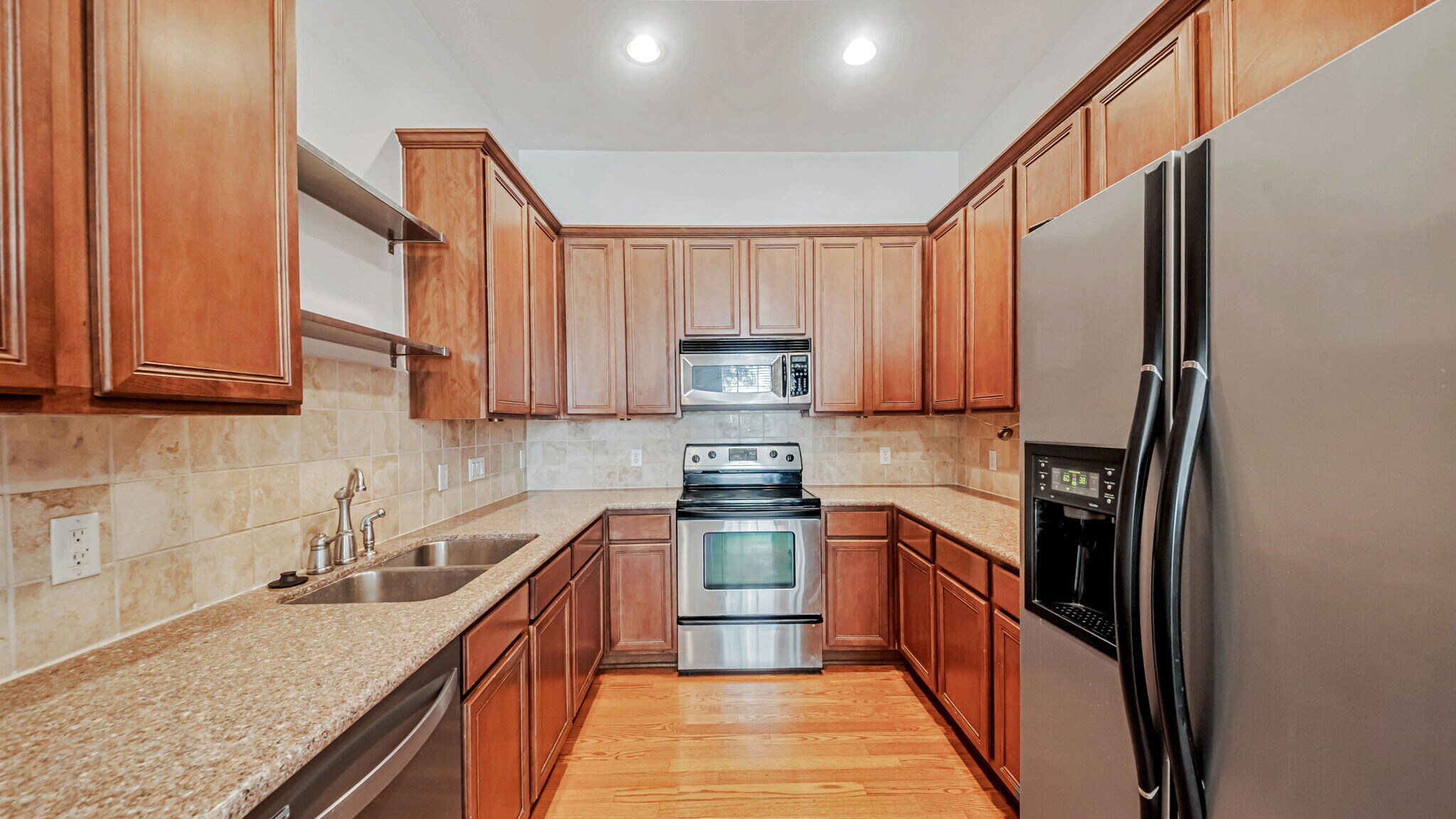 Building Photo - 9134 Lakes At 610 Dr