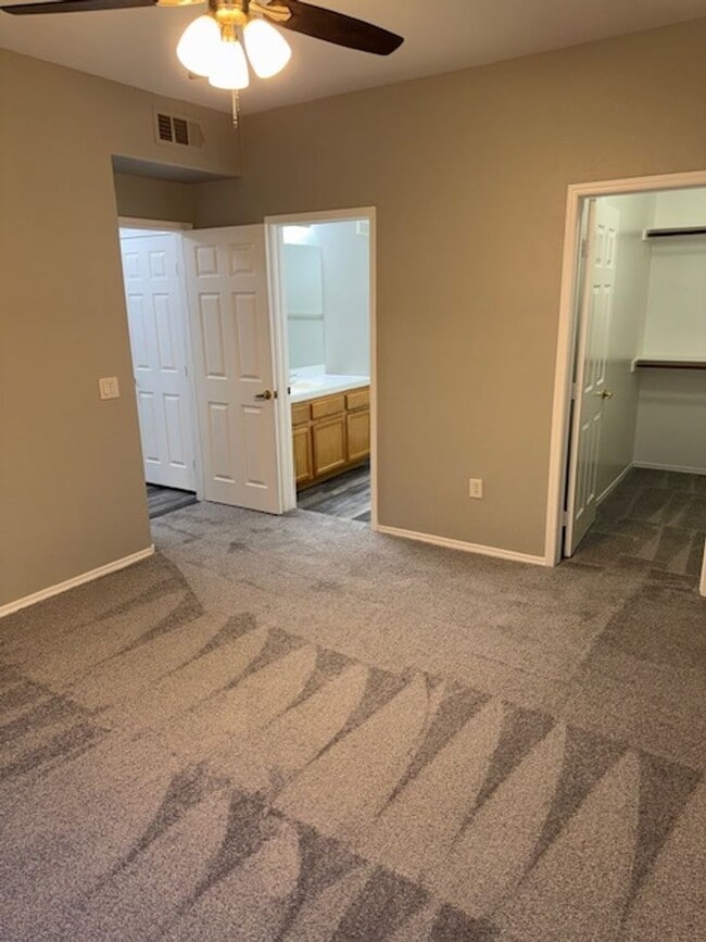 Building Photo - 2-BEDROOM, COND IN LAS VEGAS