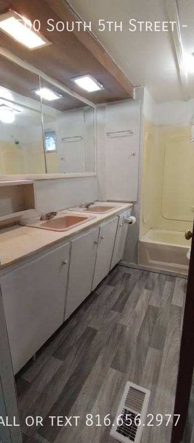 Building Photo - 500 S 5th St