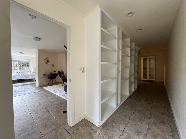 Building Photo - Spacious 1 Bedroom ADU Steps to OHSU with Soaking Tub, Rain Shower, and Treeline Views