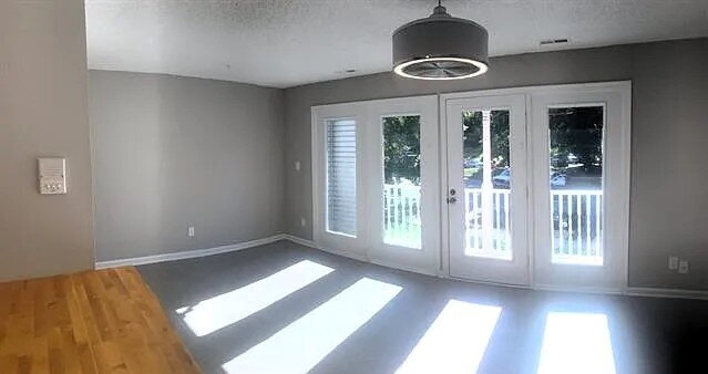 Building Photo - 1320 Park Glen Dr