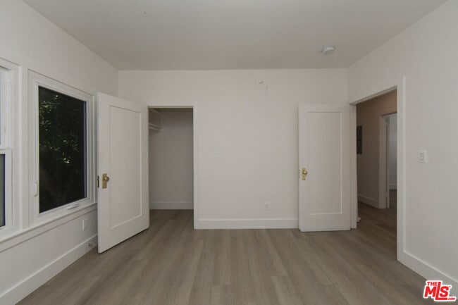 Building Photo - 1040 N Crescent Heights Blvd