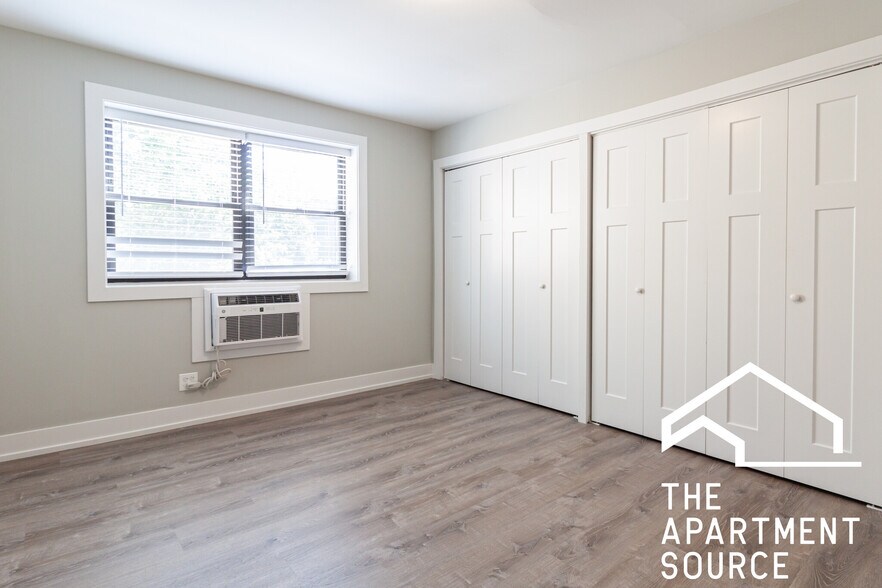 Building Photo - 529 W Surf St