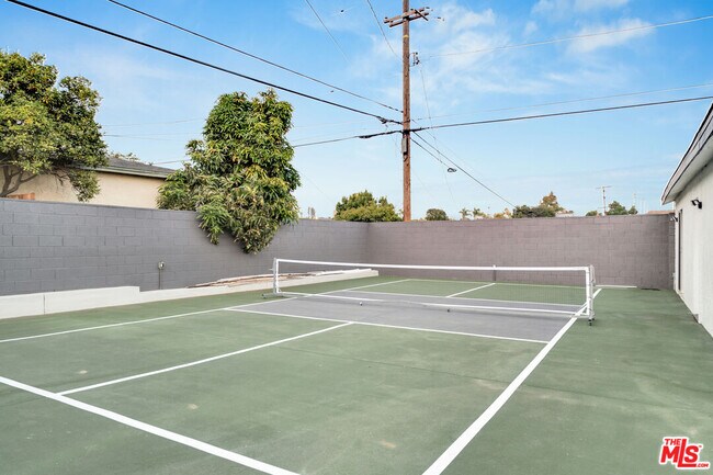 Building Photo - 6116 S La Cienega Blvd