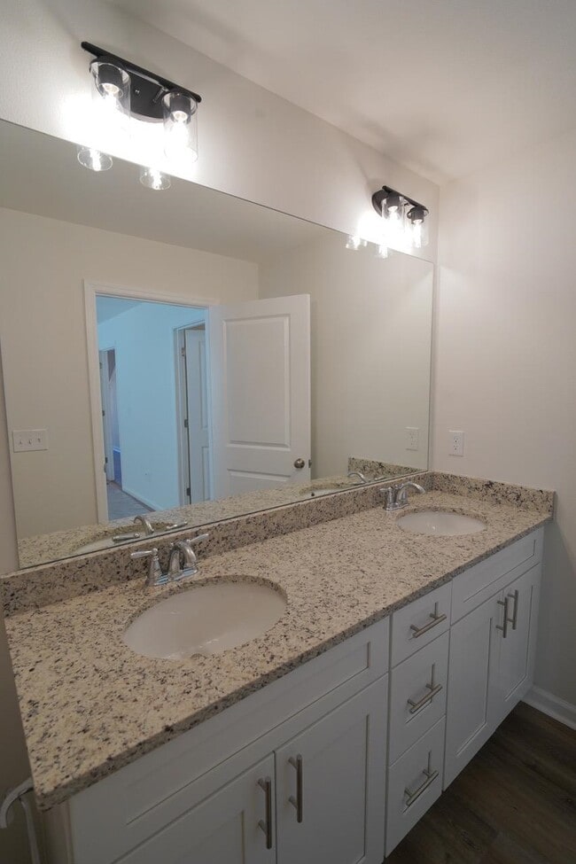 Building Photo - 2852 Mews Lndg