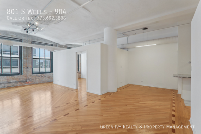 Building Photo - 801 S Wells-904