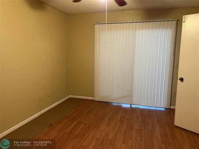 Building Photo - 1821 Racquet Ct