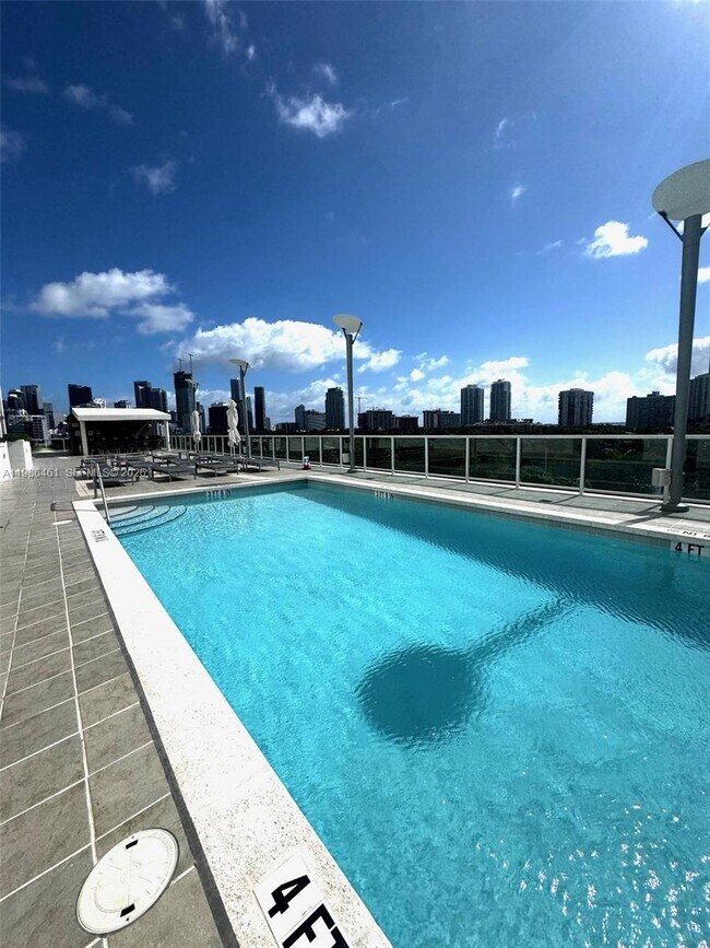 Building Photo - 2525 SW 3rd Ave