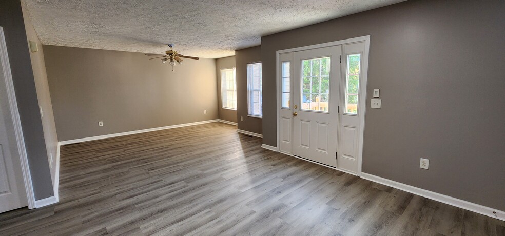 Building Photo - 4532 Winslow Dr