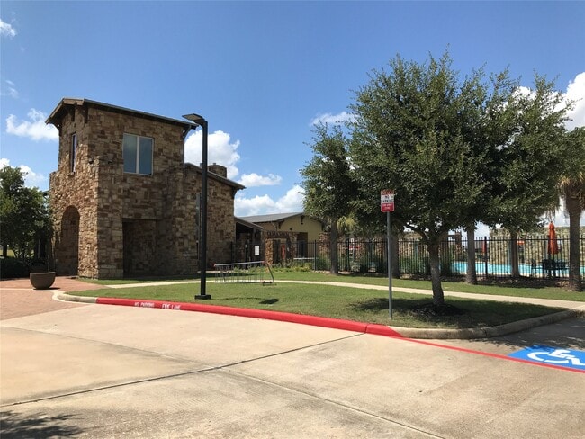 Building Photo - 31811 Dunham Lake Dr