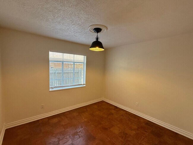 Building Photo - 1833 Westminster Pl