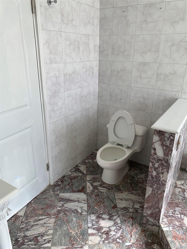 Building Photo - 336 Scranton Ave