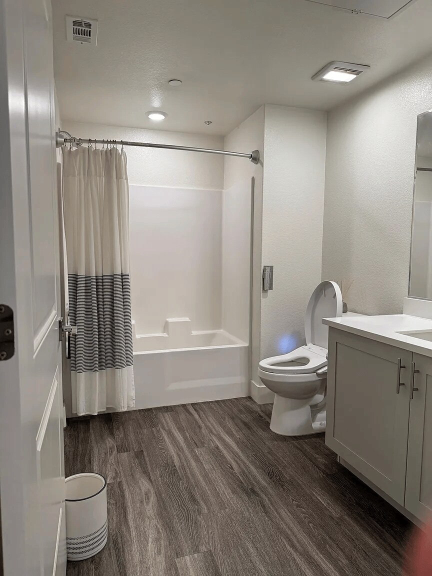 Building Photo - 5925 Charlotte Dr