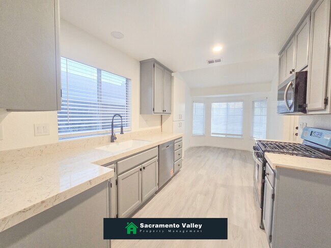 Building Photo - 6916 Shady Woods Way