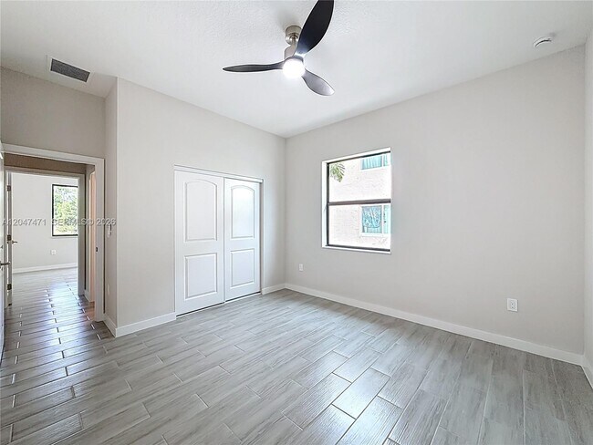 Building Photo - 402-414 NW 41st St