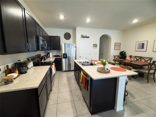 Building Photo - 2922 Boxwood Grove Row