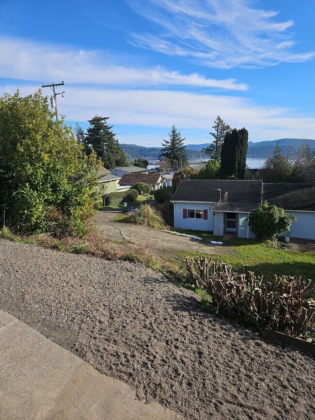 Building Photo - North Bend 3 bed/2 ba with stunning views!